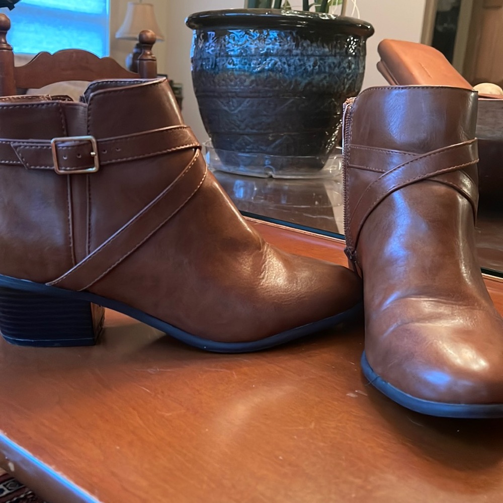 Brown leather ankle boots, 8.5
